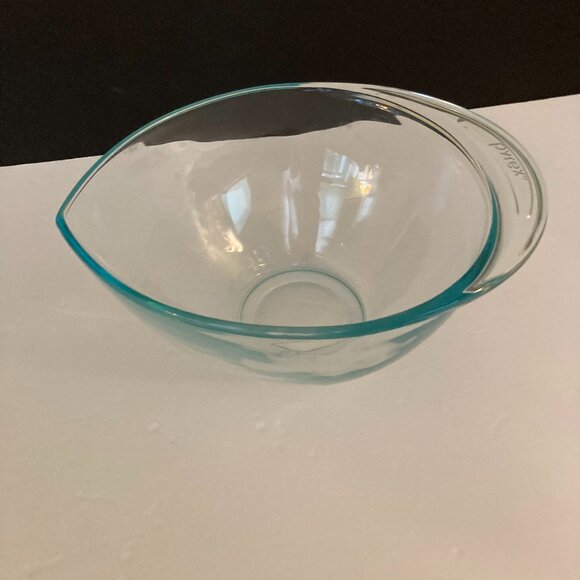 Pyrex | Kitchen | Pyrex Tear Drop Mixing Bowl | Poshmark